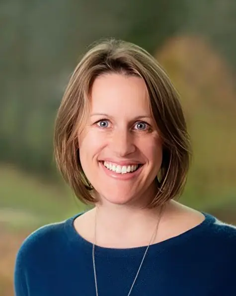Headshot of Claire Sumner